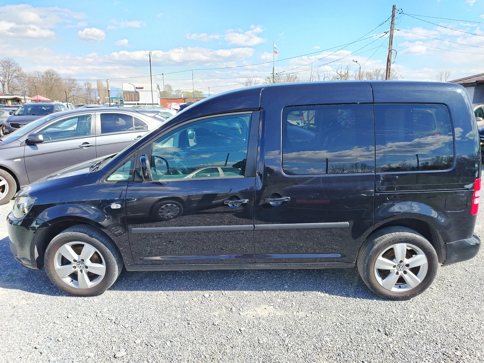 VW Caddy 1.6 TDI Пътническо , снимка 6 - Автомобили и джипове - 54156078