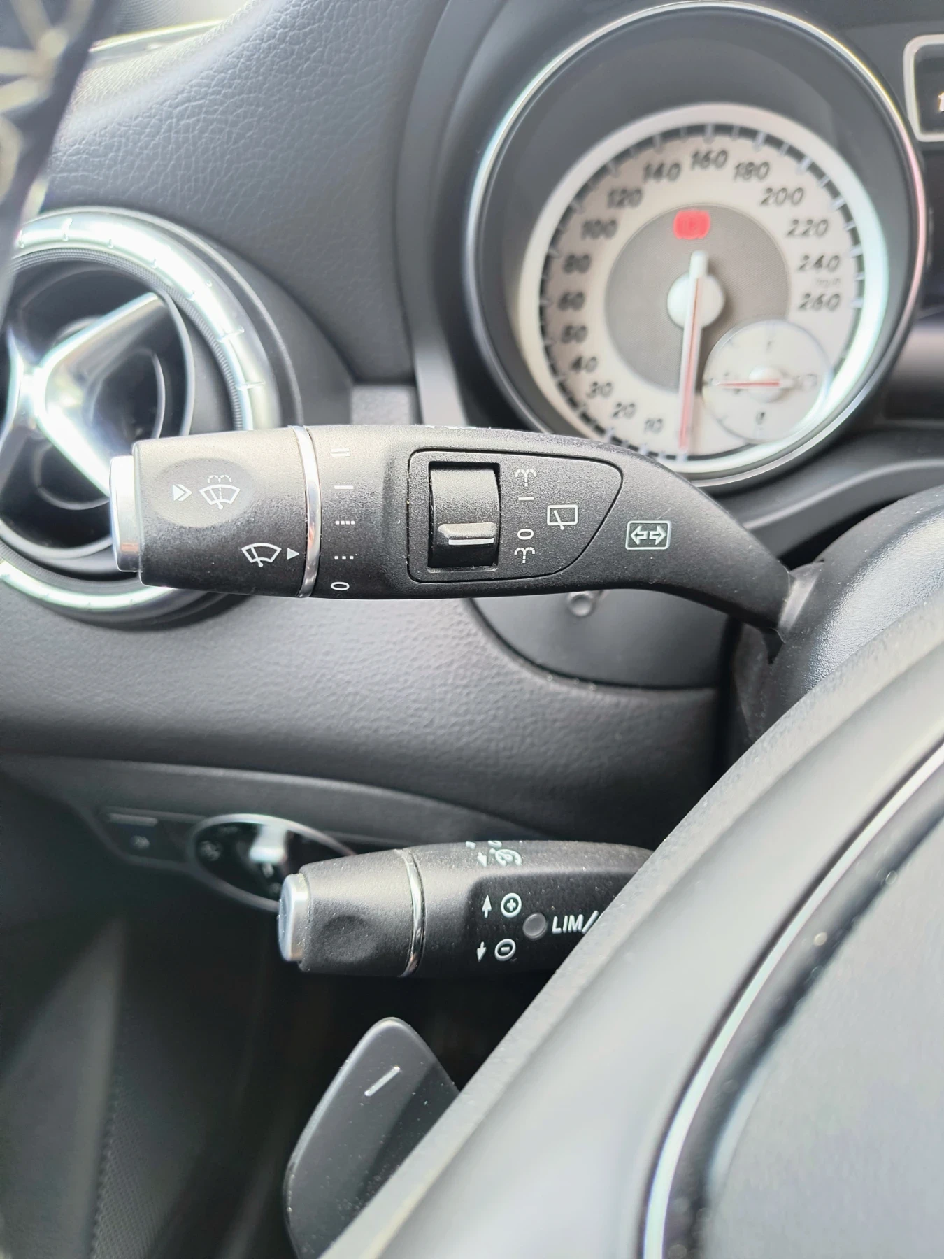 Mercedes-Benz CLA 200, снимка 11 - Автомобили и джипове - 54422461