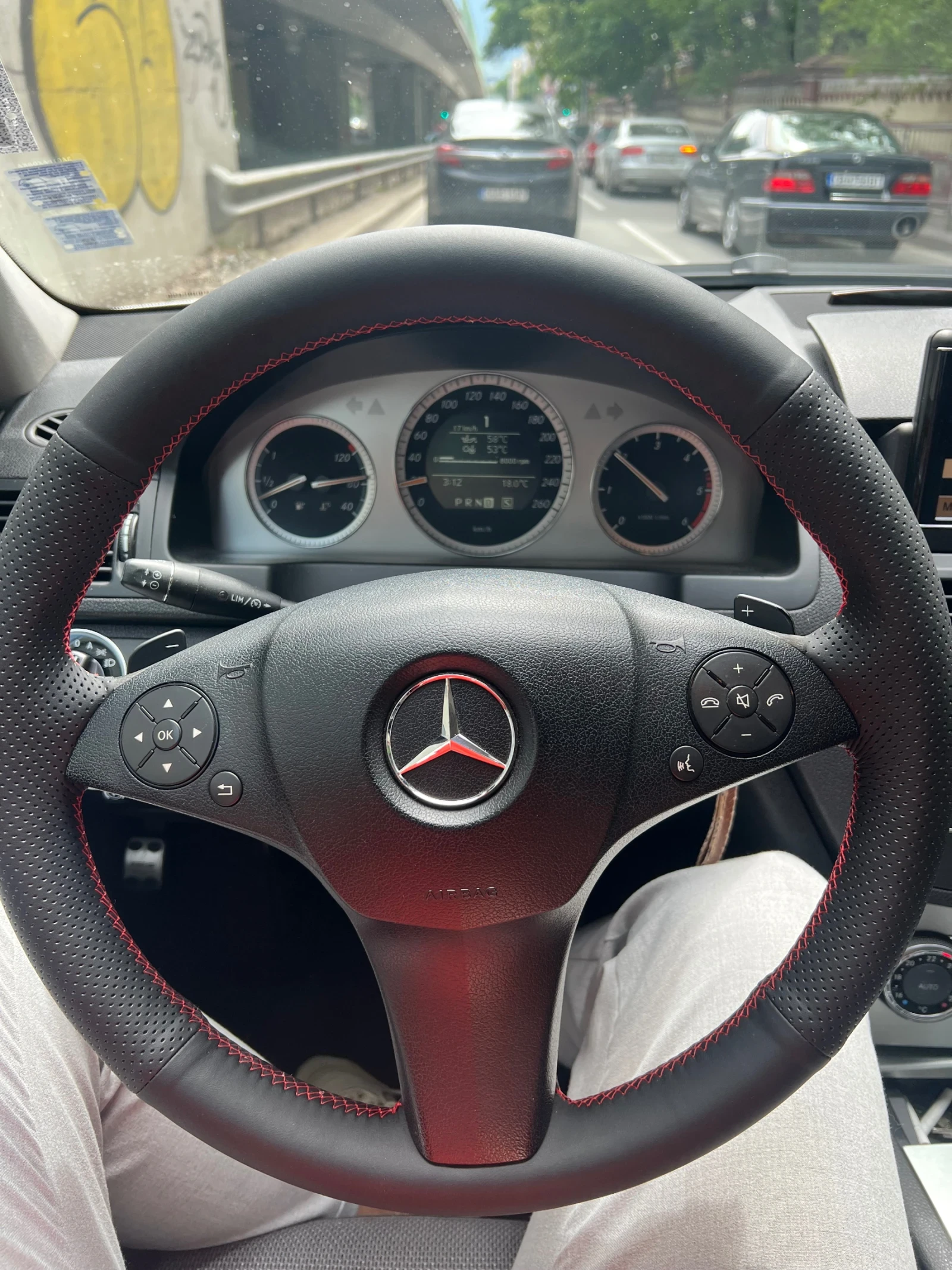 Mercedes-Benz C 320 Apple carplay, amg steering wheel and menu, снимка 5 - Автомобили и джипове - 54430030