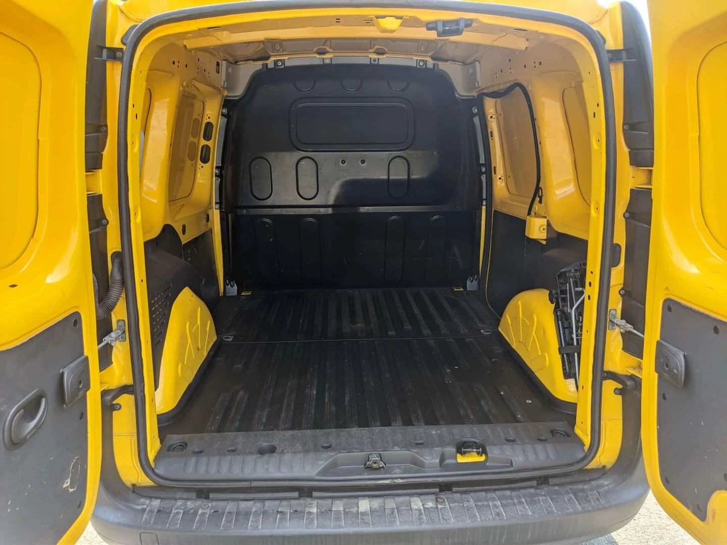 Renault Kangoo 1.5DCI, снимка 10 - Автомобили и джипове - 54541414