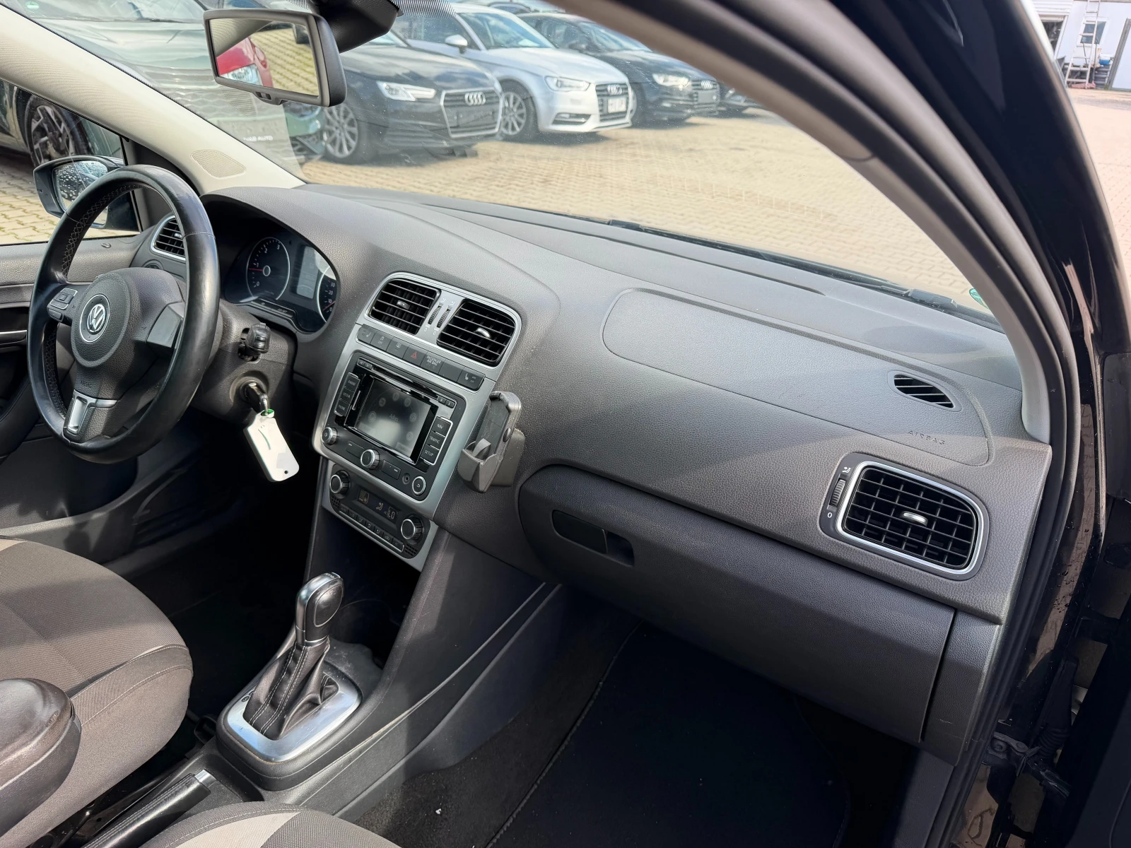 VW Polo 1.6TDI AVTOMAT/NAVI EURO 5, снимка 10 - Автомобили и джипове - 55043040
