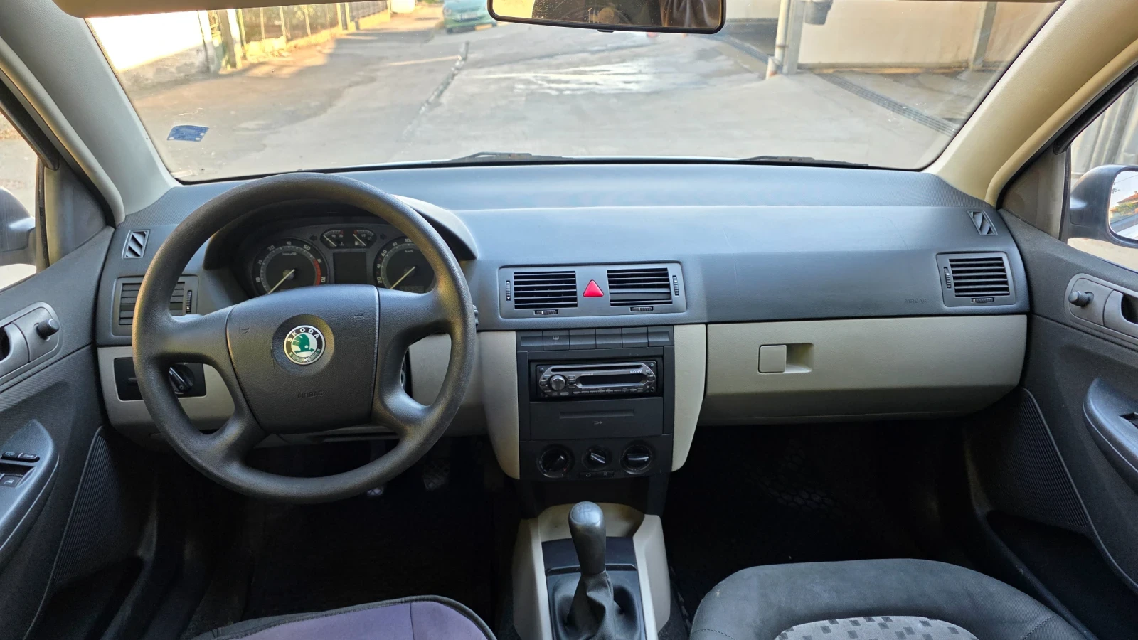 Skoda Fabia 1.2 HTP, снимка 9 - Автомобили и джипове - 55266765