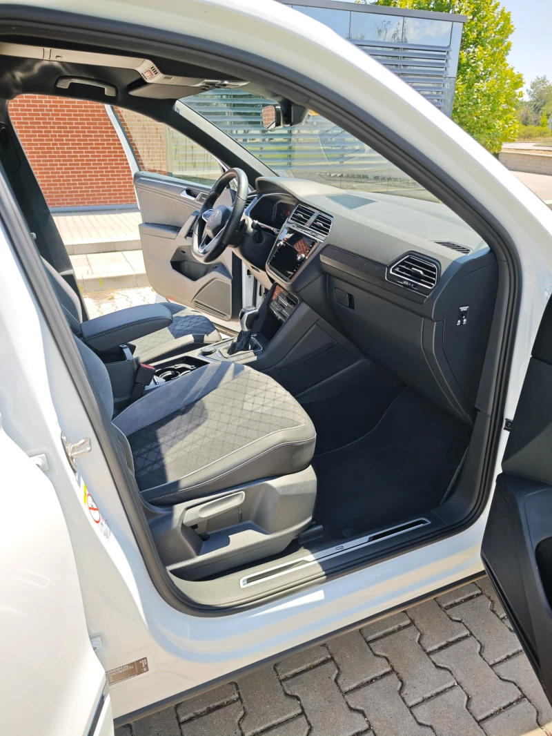 VW Tiguan R Line 4MOTION , снимка 8 - Автомобили и джипове - 51267799