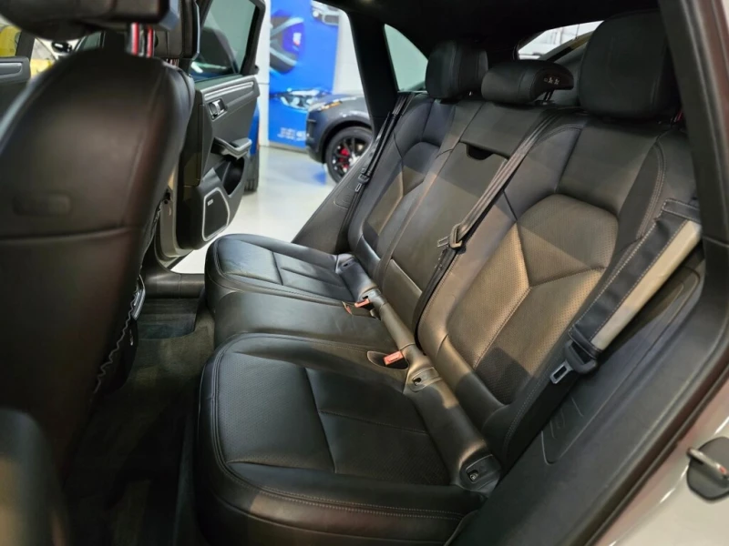 Porsche Macan * Premium+ /Certified/Finance * CARFAX * ЦЕНА ДО Б, снимка 12 - Автомобили и джипове - 53013031