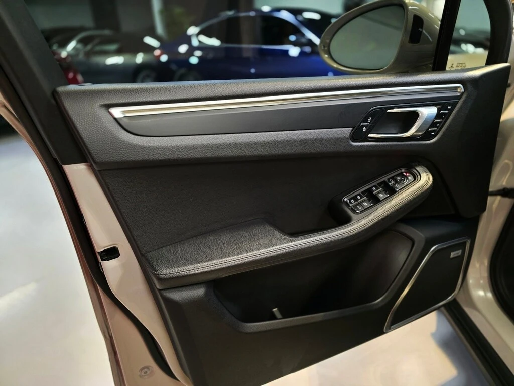 Porsche Macan * Premium+ /Certified/Finance * CARFAX * ЦЕНА ДО Б - изображение 10