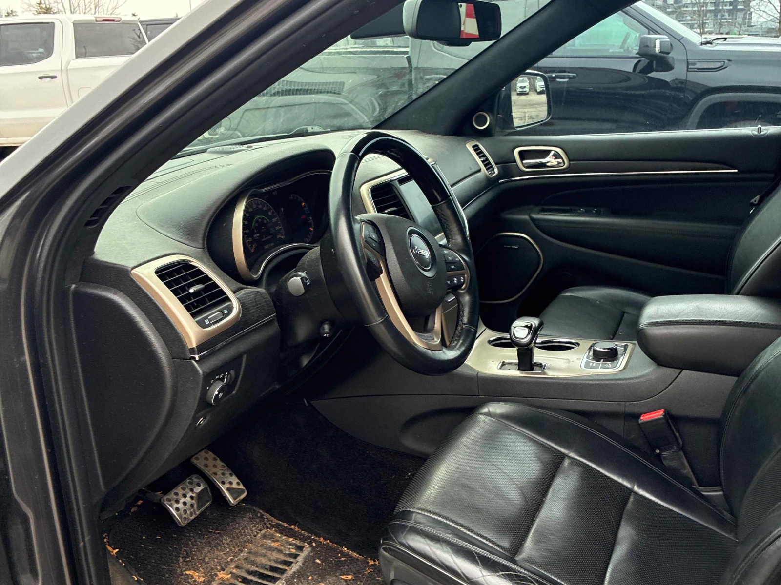 Jeep Grand cherokee Summit* Задна камера* Обдухване* Шибидах* H&K* , снимка 7 - Автомобили и джипове - 54370197