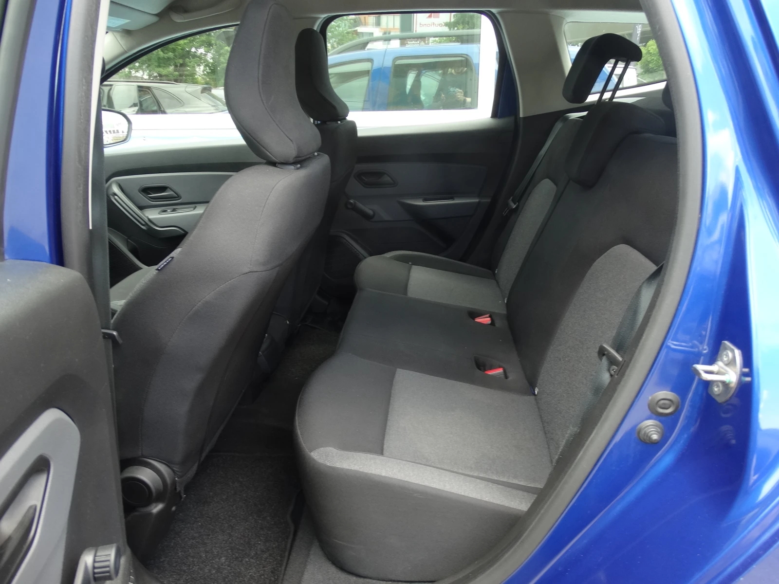 Dacia Duster PRESTIGE 1.5 DCI 4X4, снимка 9 - Автомобили и джипове - 55132298