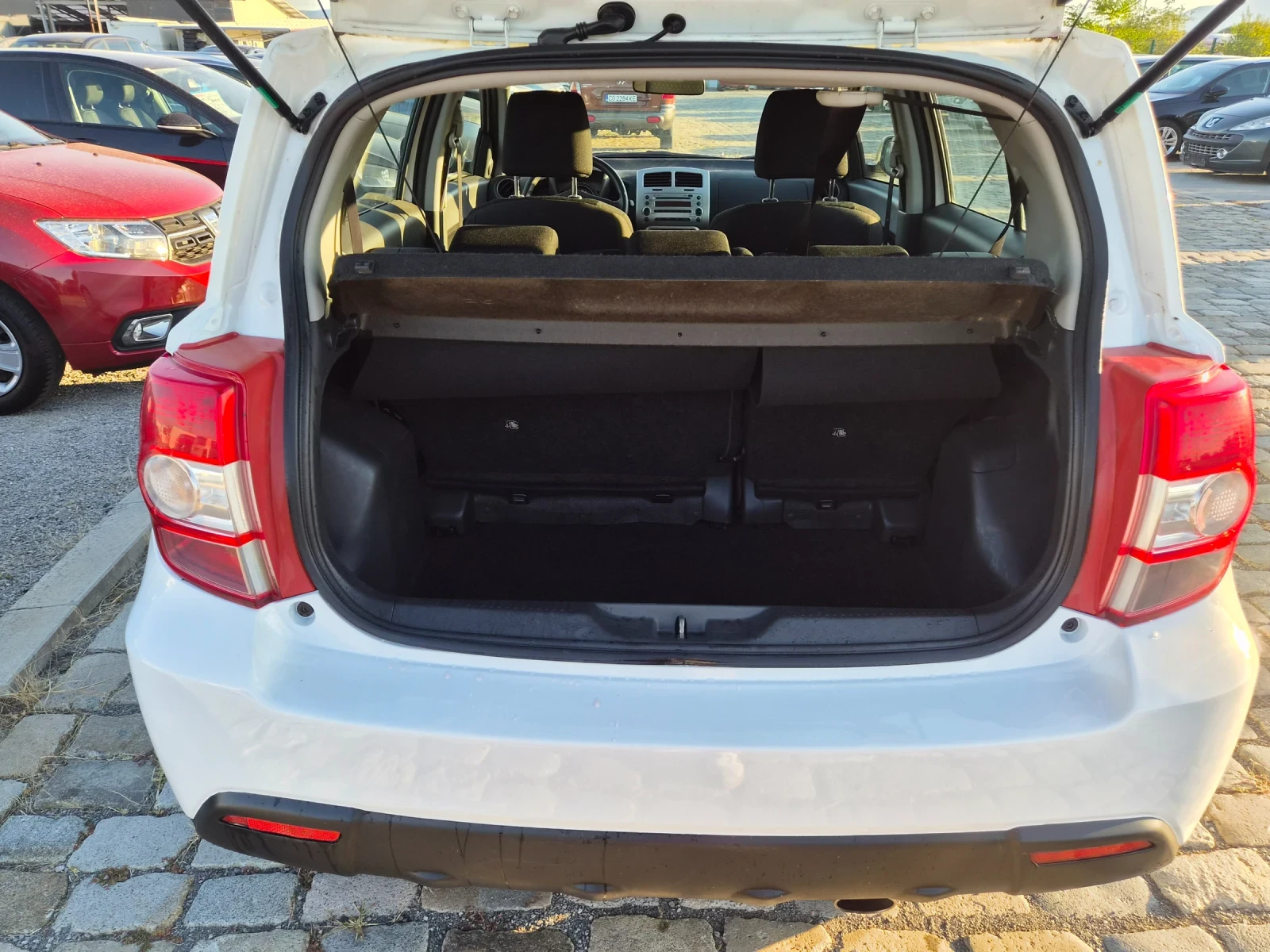 Toyota Urban Cruiser 1.33i 101 кс ЕВРО 4, снимка 9 - Автомобили и джипове - 56218877