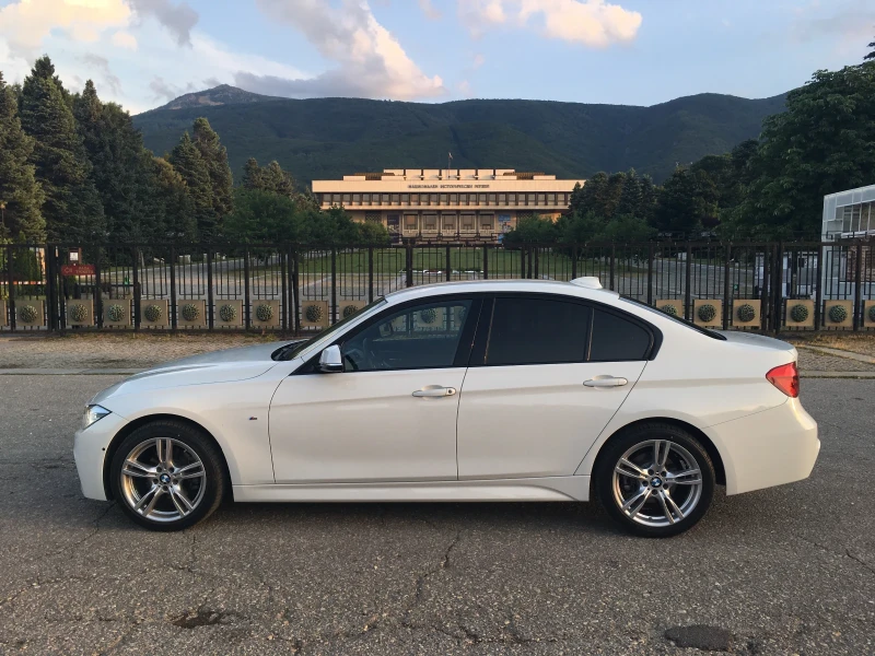 BMW 320 xDrive facelift , снимка 1 - Автомобили и джипове - 47394784