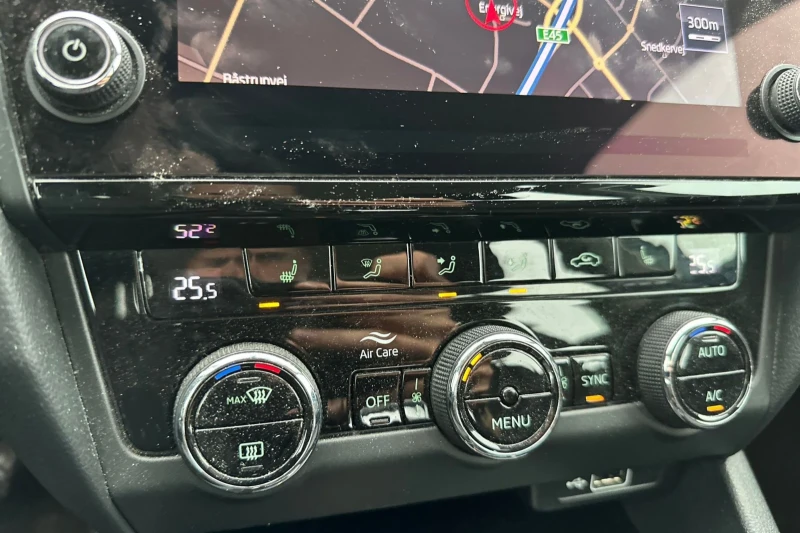 Skoda Octavia 2.0TSI / DSG / LED / CarPlay , снимка 12 - Автомобили и джипове - 46982225