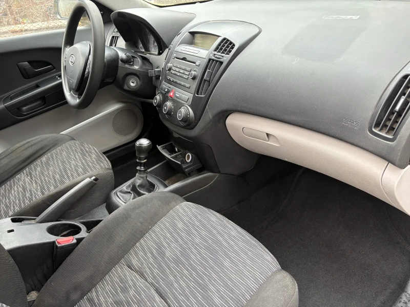 Kia Ceed 1.4, снимка 9 - Автомобили и джипове - 48317513