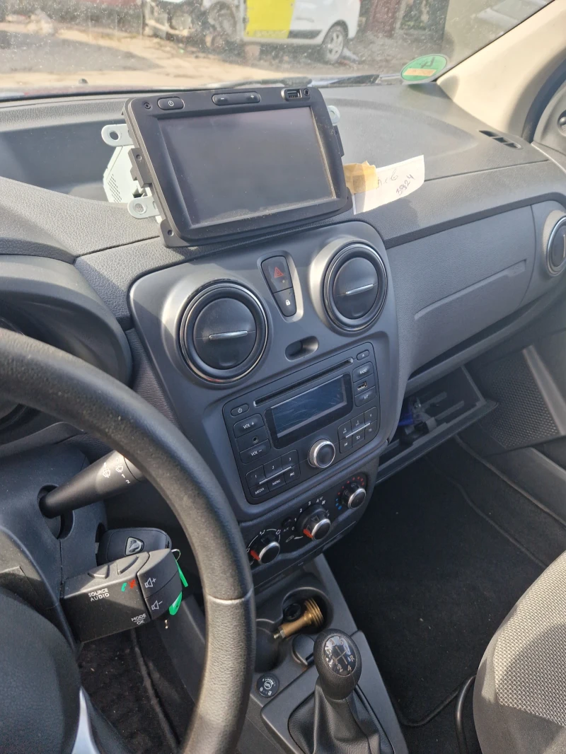 Dacia Lodgy 1.6  Бензин  - газ , 7 места, нави. , снимка 16 - Автомобили и джипове - 49997546