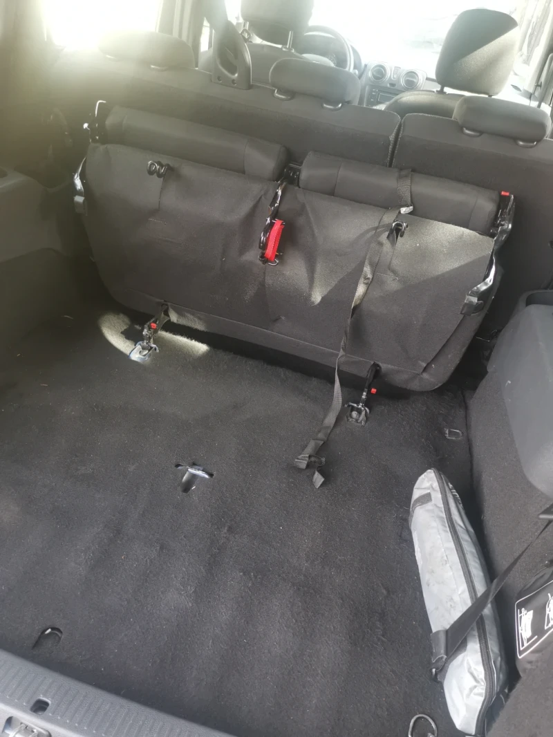 Dacia Lodgy 1.6  Бензин  - газ , 7 места, нави. , снимка 4 - Автомобили и джипове - 49997546