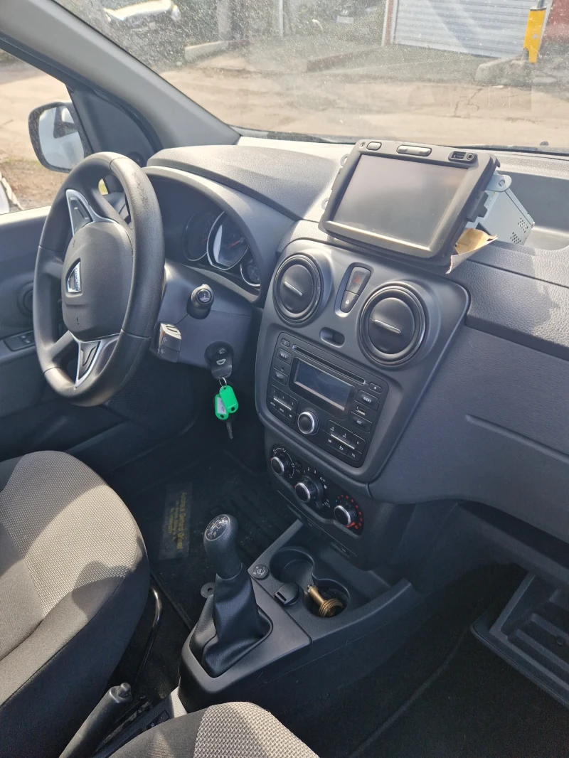 Dacia Lodgy 1.6  Бензин  - газ , 7 места, нави. , снимка 17 - Автомобили и джипове - 49997546