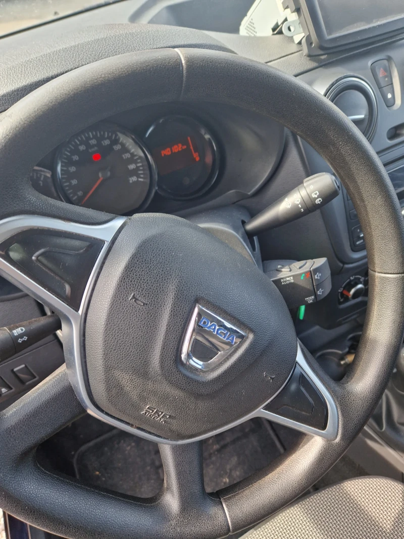 Dacia Lodgy 1.6  Бензин  - газ , 7 места, нави. , снимка 9 - Автомобили и джипове - 49997546