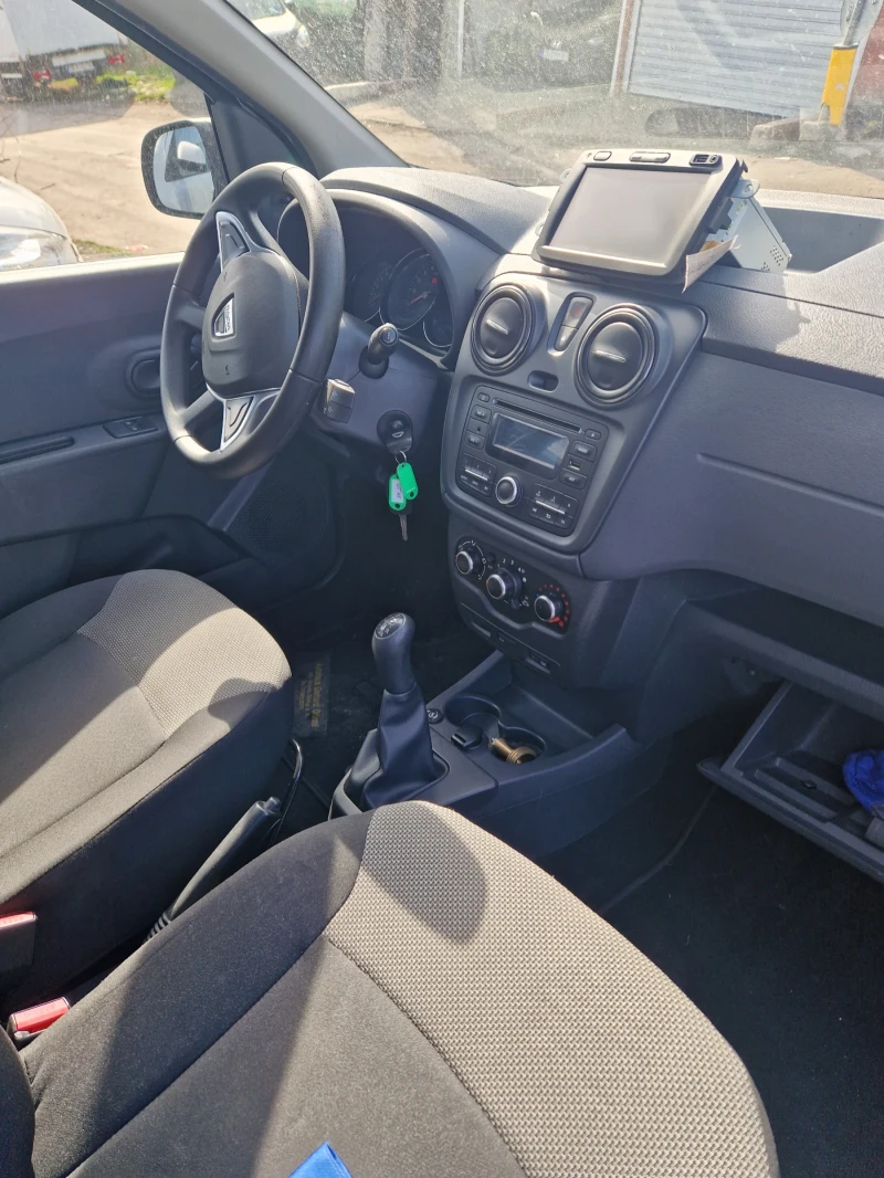 Dacia Lodgy 1.6  Бензин  - газ , 7 места, нави. , снимка 11 - Автомобили и джипове - 49997546