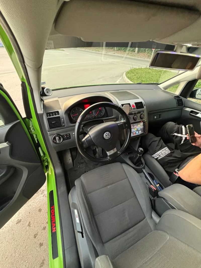 VW Touran 2.0 ТДI, снимка 14 - Автомобили и джипове - 51686194