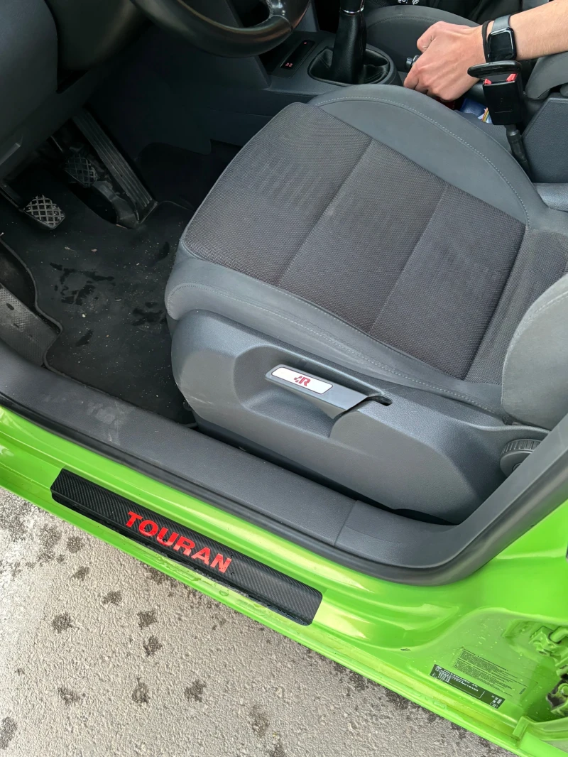 VW Touran 2.0 ТДI, снимка 15 - Автомобили и джипове - 51686194
