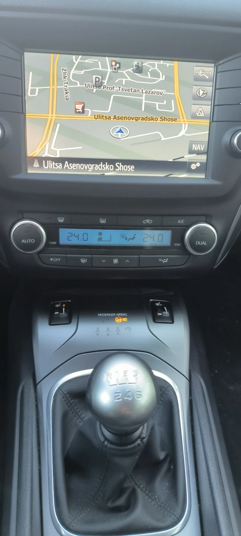 Toyota Avensis 1.6/D4D/Keyless/Distronic/Navi, снимка 11 - Автомобили и джипове - 53057523