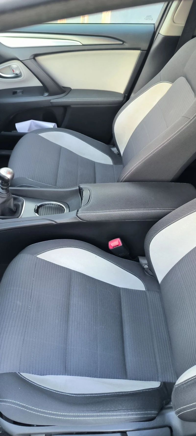 Toyota Avensis 1.6/D4D/Keyless/Distronic/Navi, снимка 14 - Автомобили и джипове - 53057523