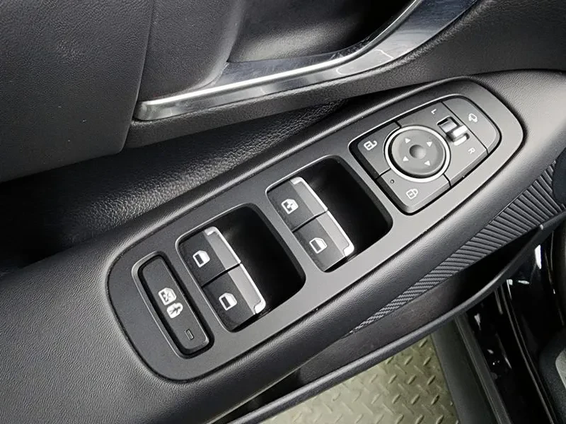Hyundai Sonata 2.0 Premium, снимка 13 - Автомобили и джипове - 55784760
