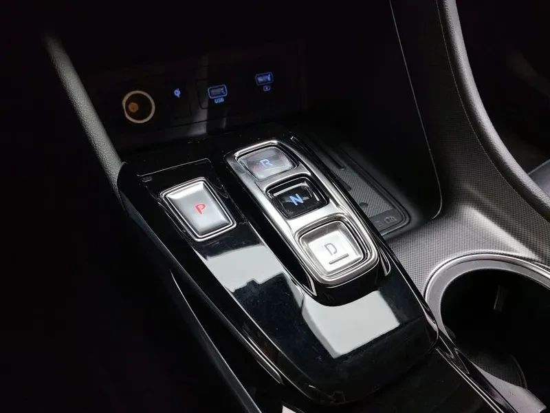 Hyundai Sonata 2.0 Premium, снимка 9 - Автомобили и джипове - 55784760