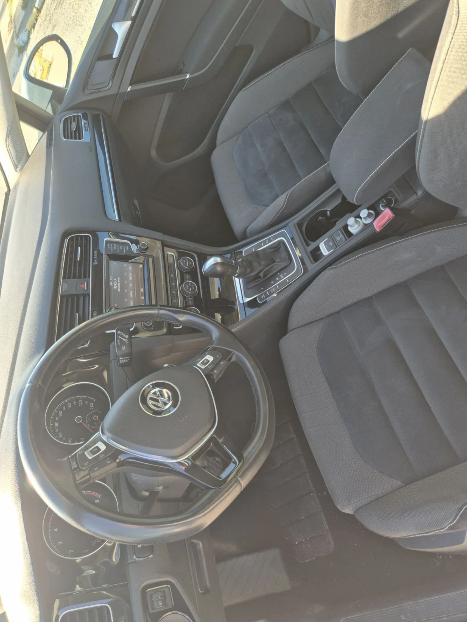 VW Golf 1.4 бензин 140кс, снимка 10 - Автомобили и джипове - 54174015