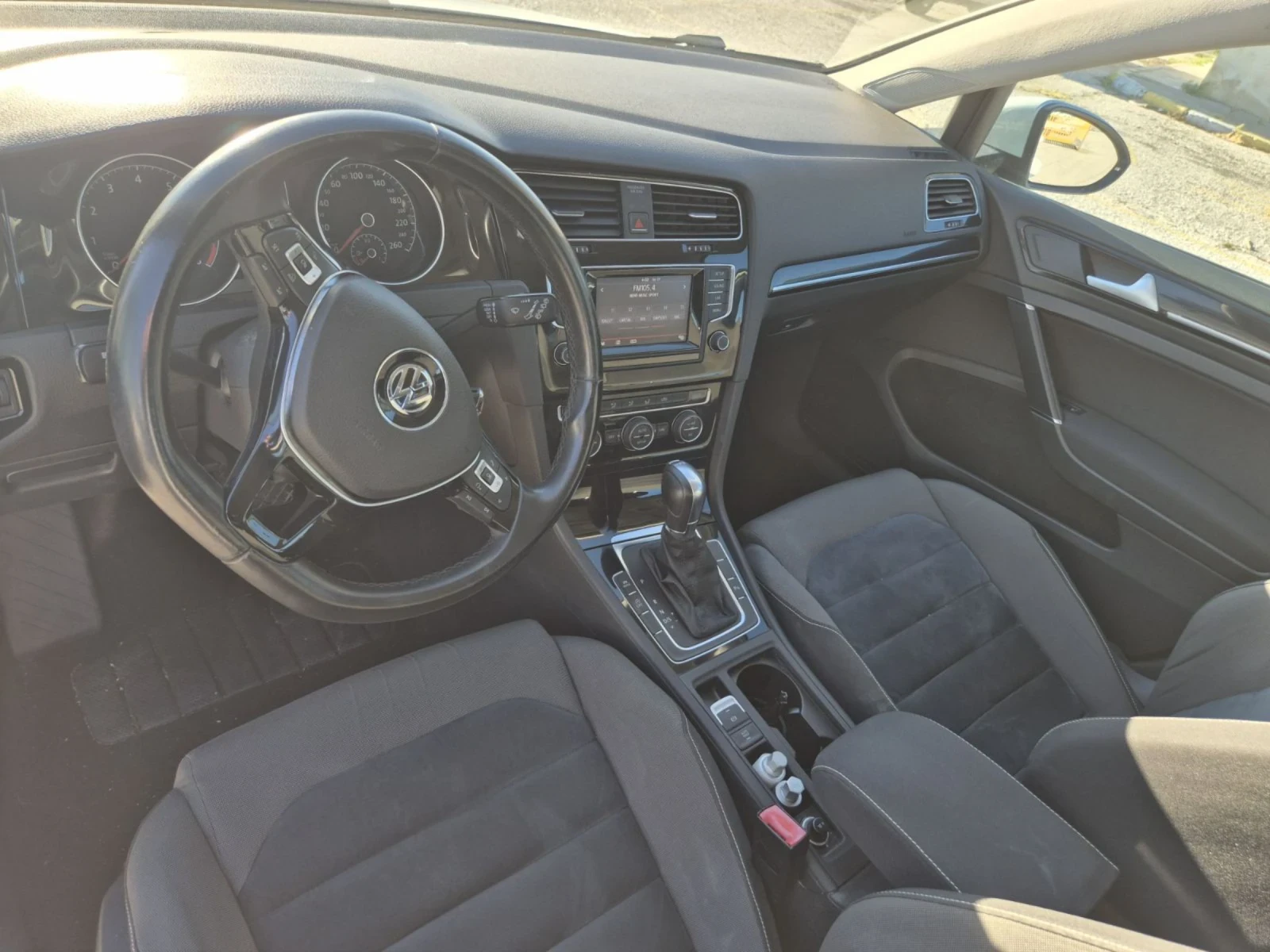 VW Golf 1.4 бензин 140кс, снимка 9 - Автомобили и джипове - 54174015