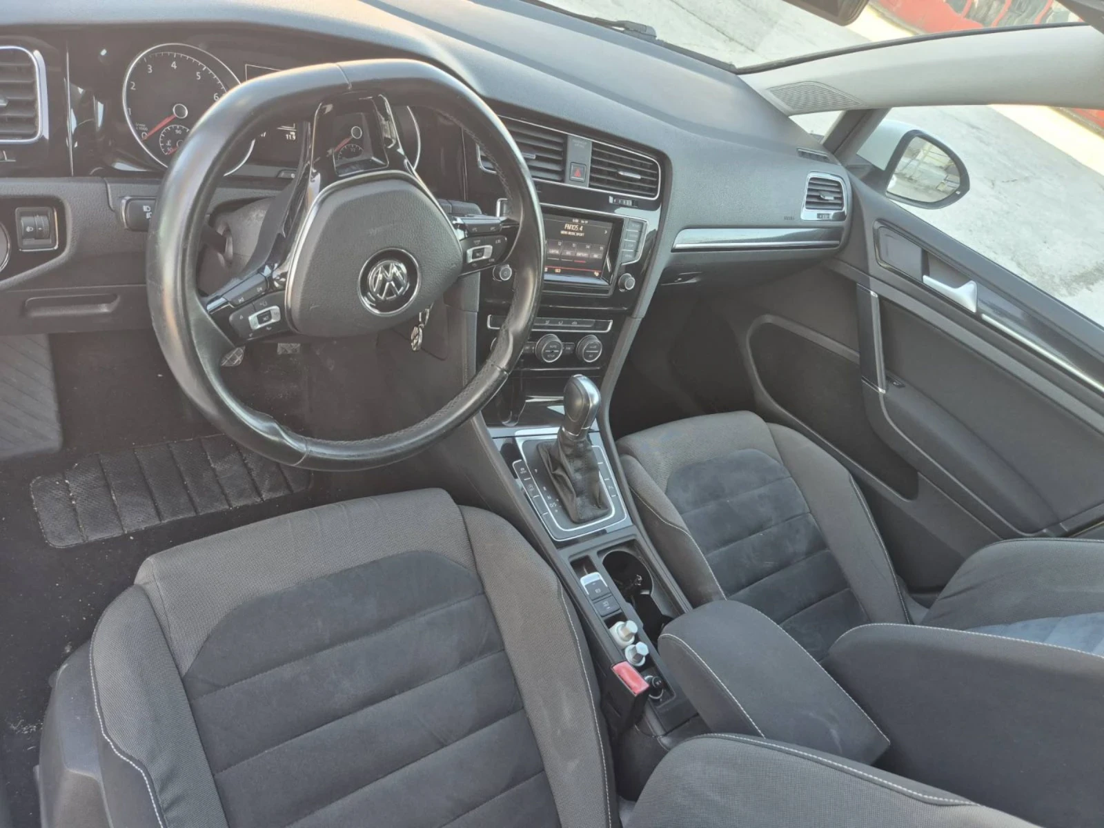 VW Golf 1.4 бензин 140кс, снимка 11 - Автомобили и джипове - 54174015