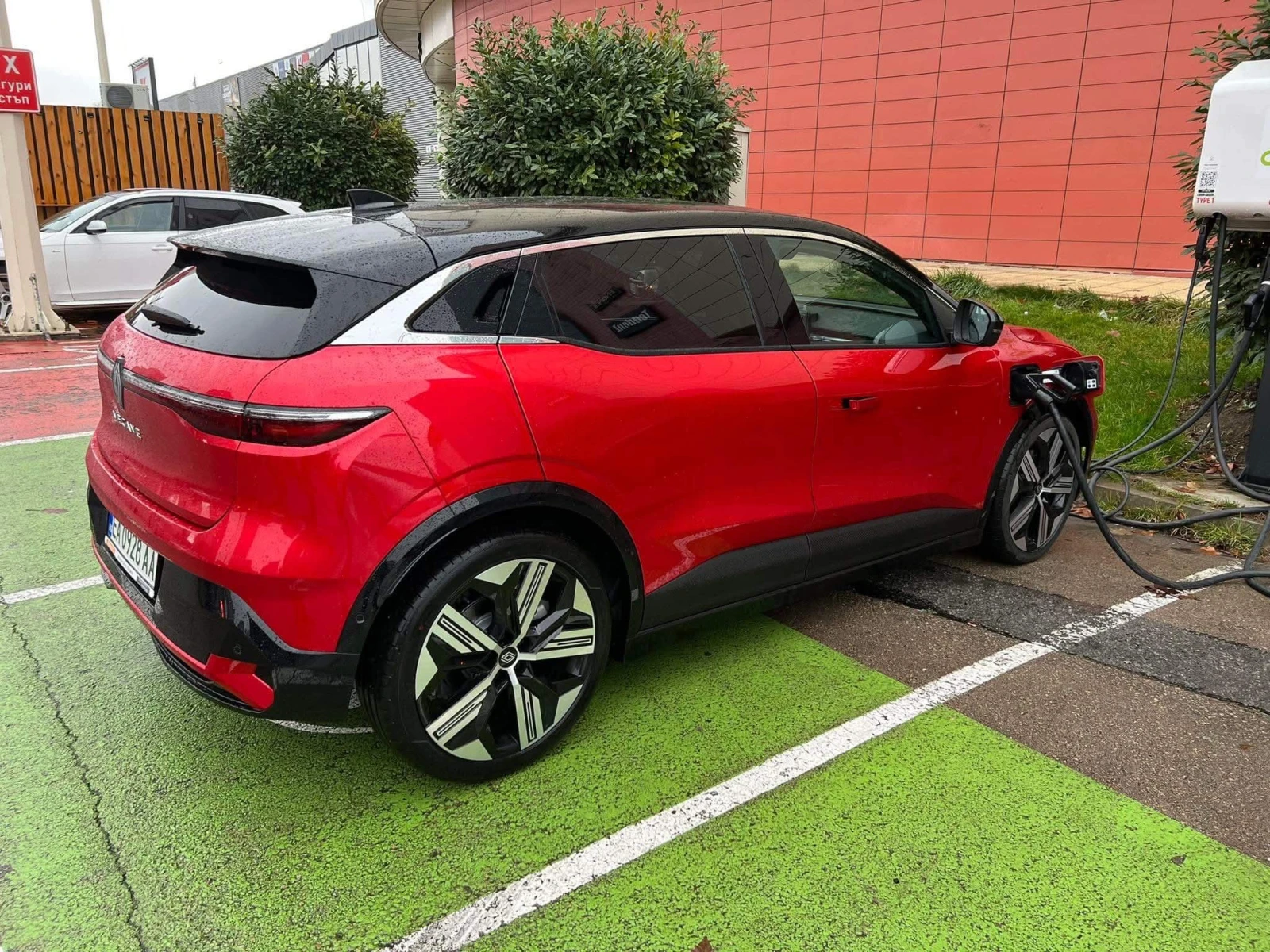 Renault Megane E-tech, снимка 3 - Автомобили и джипове - 54897719
