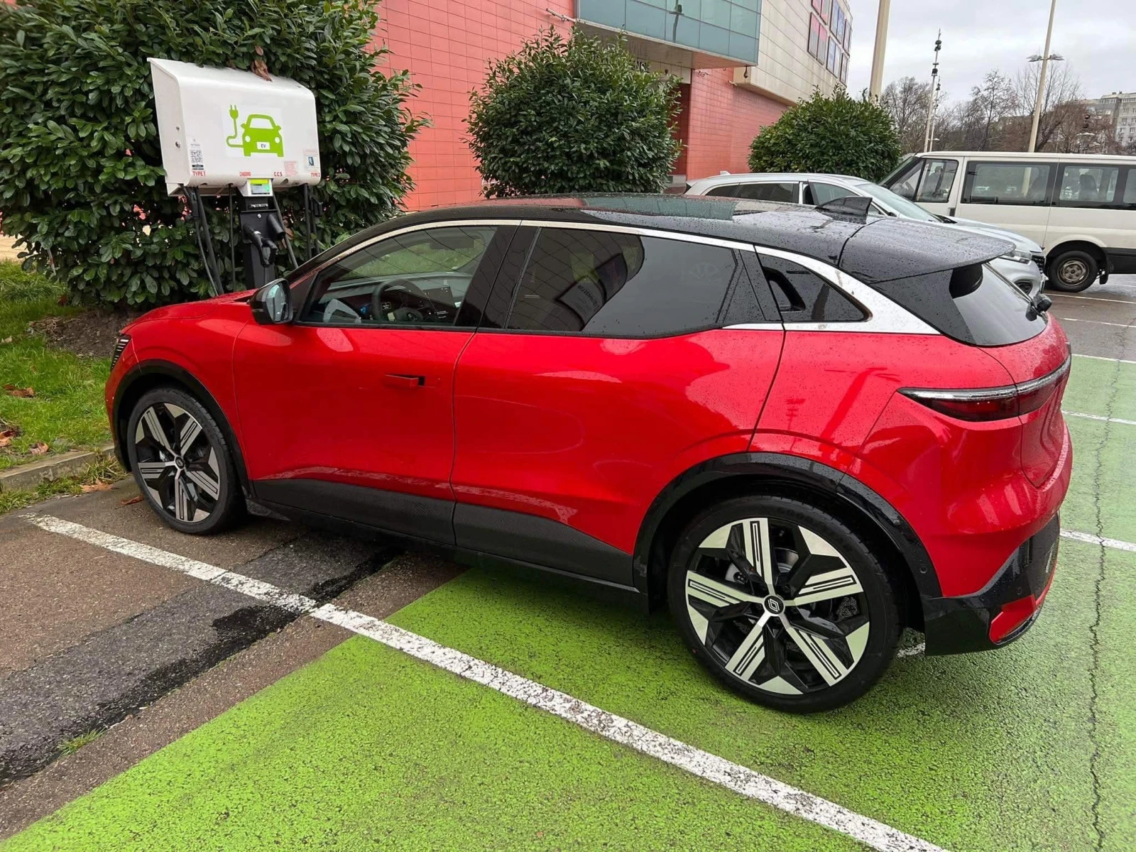 Renault Megane E-tech, снимка 4 - Автомобили и джипове - 54897719