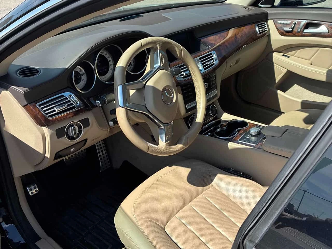 Mercedes-Benz CLS 550 * CARFAX * ЦЕНА ДО БГ, снимка 7 - Автомобили и джипове - 55292285