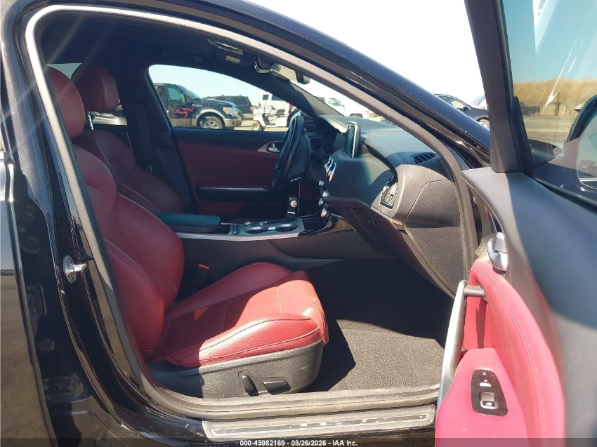 Kia Stinger 3.3 GT , снимка 7 - Автомобили и джипове - 56119341
