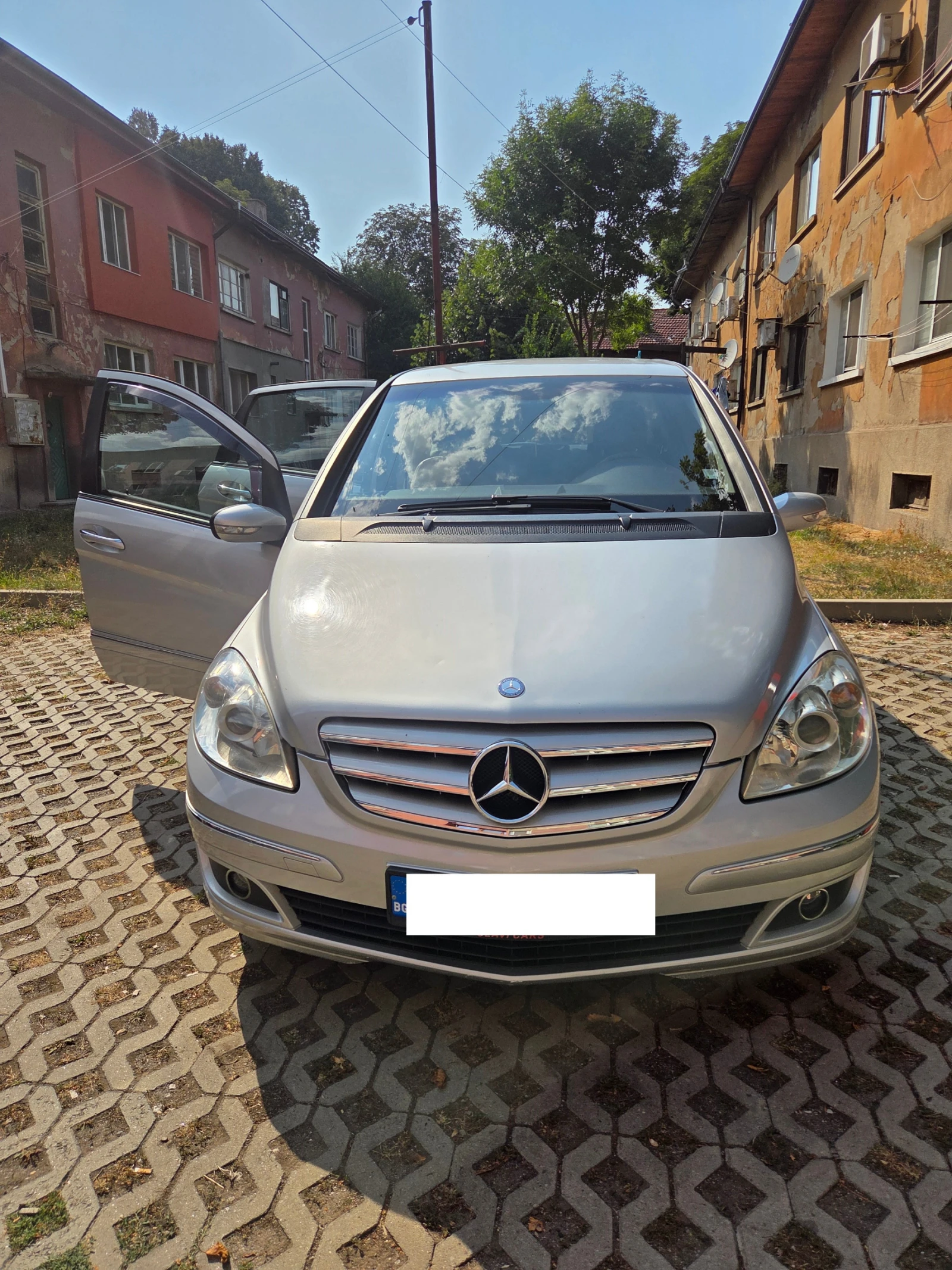 Mercedes-Benz B 180