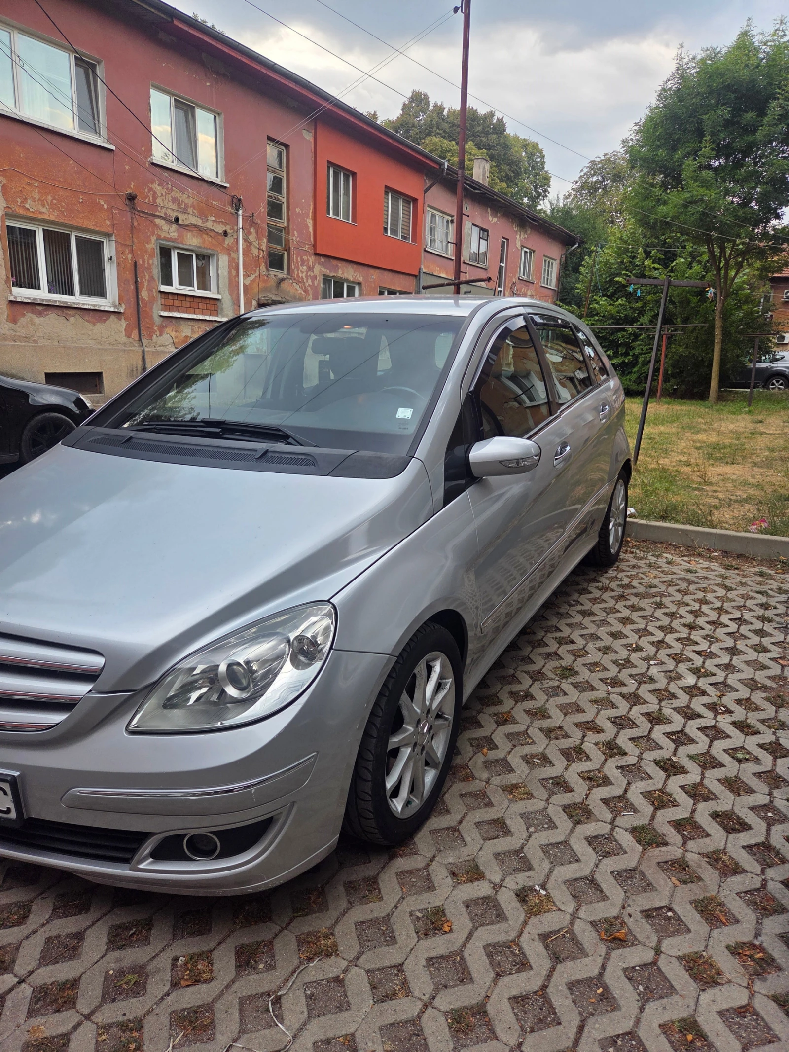 Mercedes-Benz B 180, снимка 3 - Автомобили и джипове - 56167173