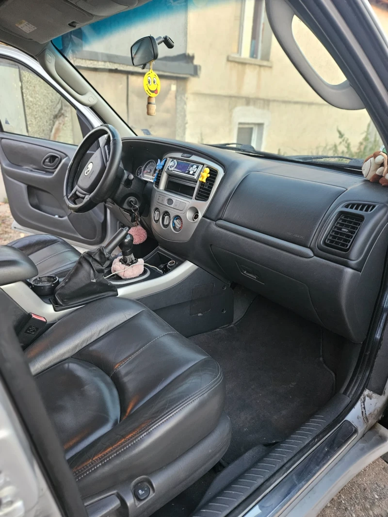 Mazda Tribute, снимка 12 - Автомобили и джипове - 48076330