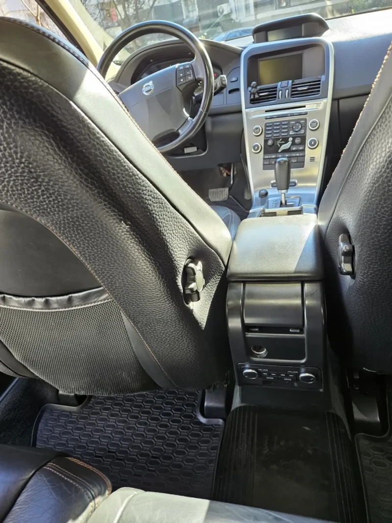 Volvo XC60 D5, снимка 11 - Автомобили и джипове - 52686753