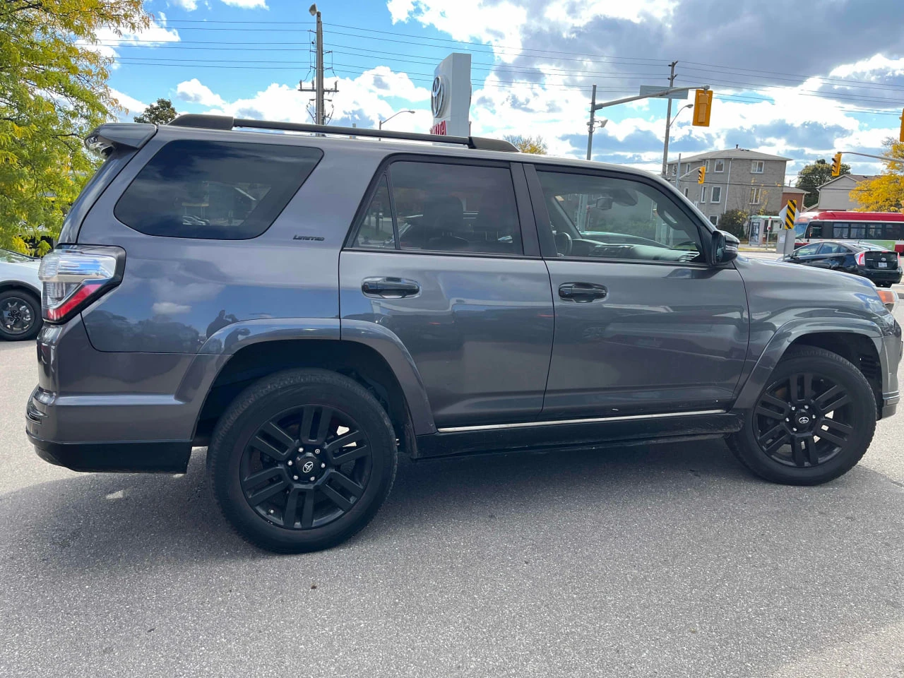 Toyota 4runner * АВТО КРЕДИТ* ЦЕНА ДО БГ * СЕРВИЗНА ИСТОРИЯ *  - изображение 3