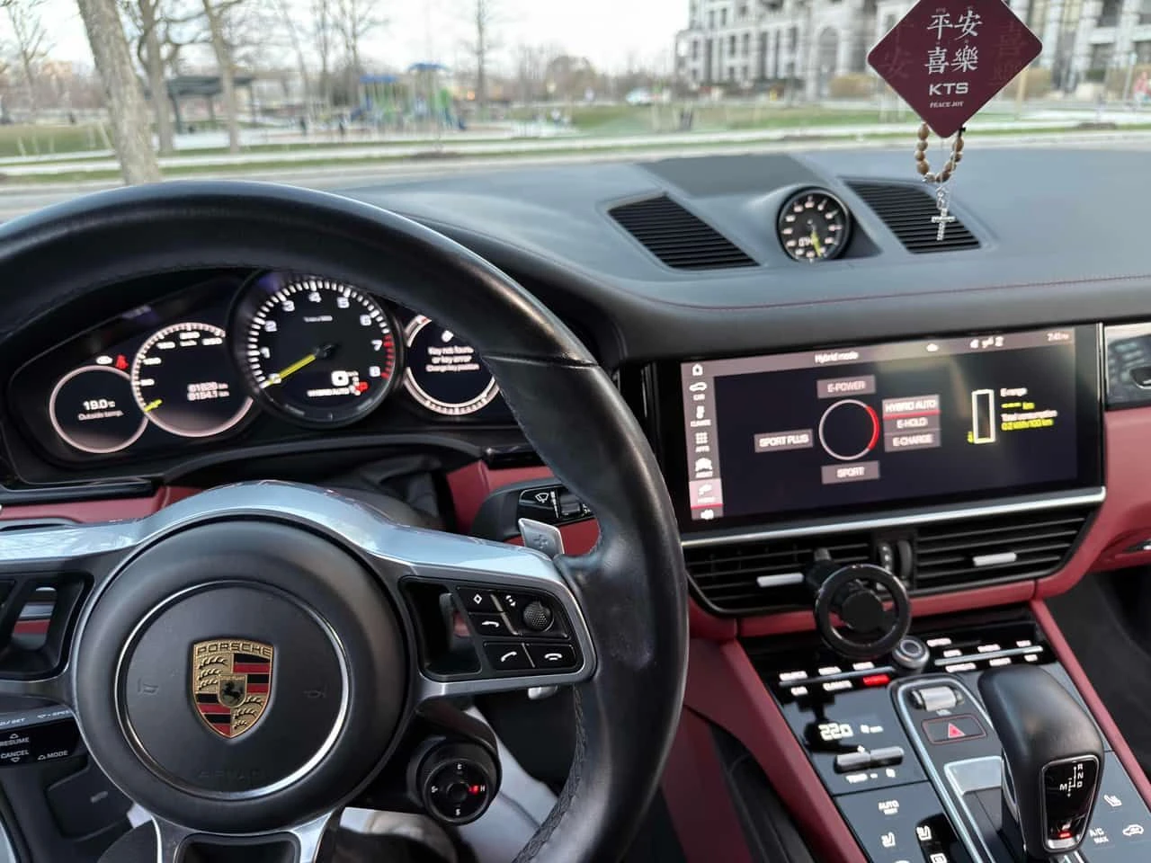 Porsche Cayenne * E Hybrid * CARFAX * ПАНО * ОБДУХВАНЕ * KEYLESS, снимка 9 - Автомобили и джипове - 54190043