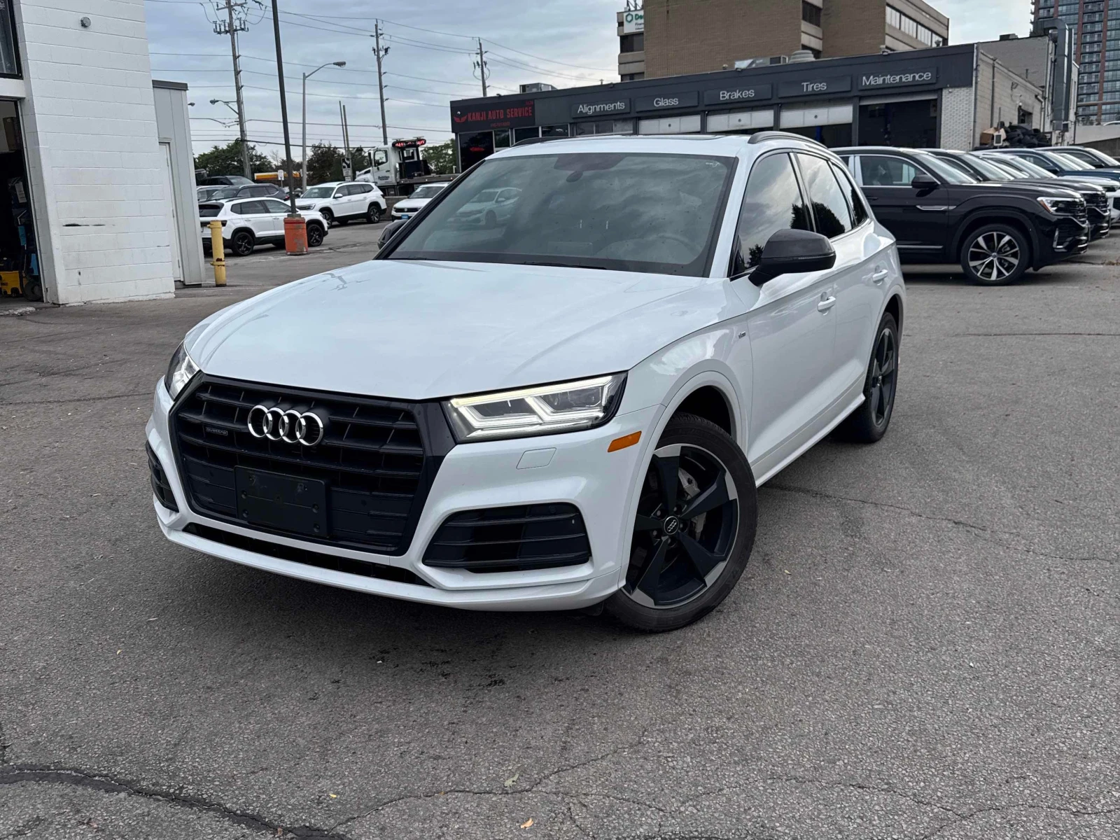 Audi Q5 QUATTRO * ГЛАВНО ПРЕДСТАВИТЕЛСТВО НА VOLKSWAGEN* 