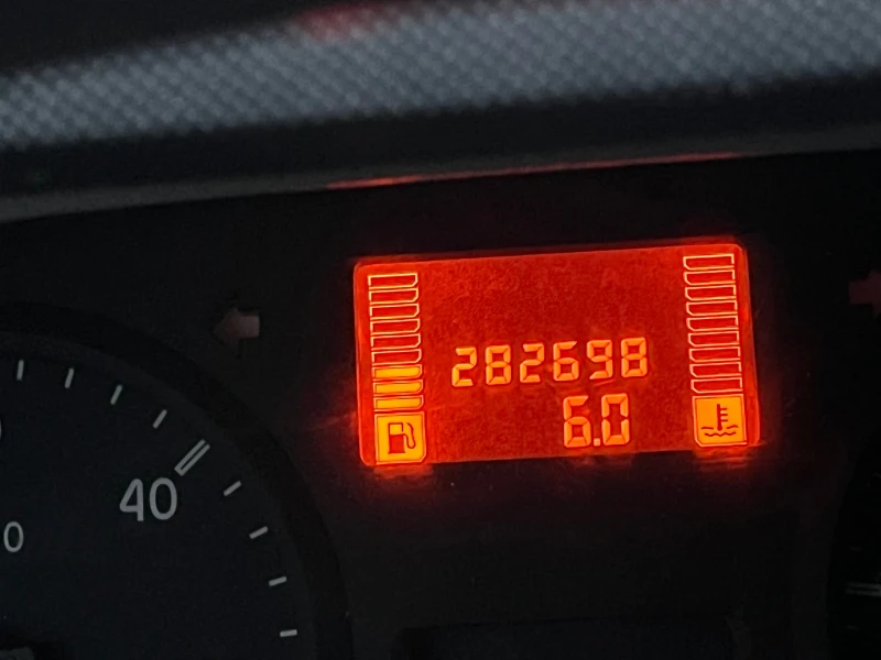 Renault Master 2.5dci Климатик , Швейцария, теглич, снимка 8 - Бусове и автобуси - 53478387