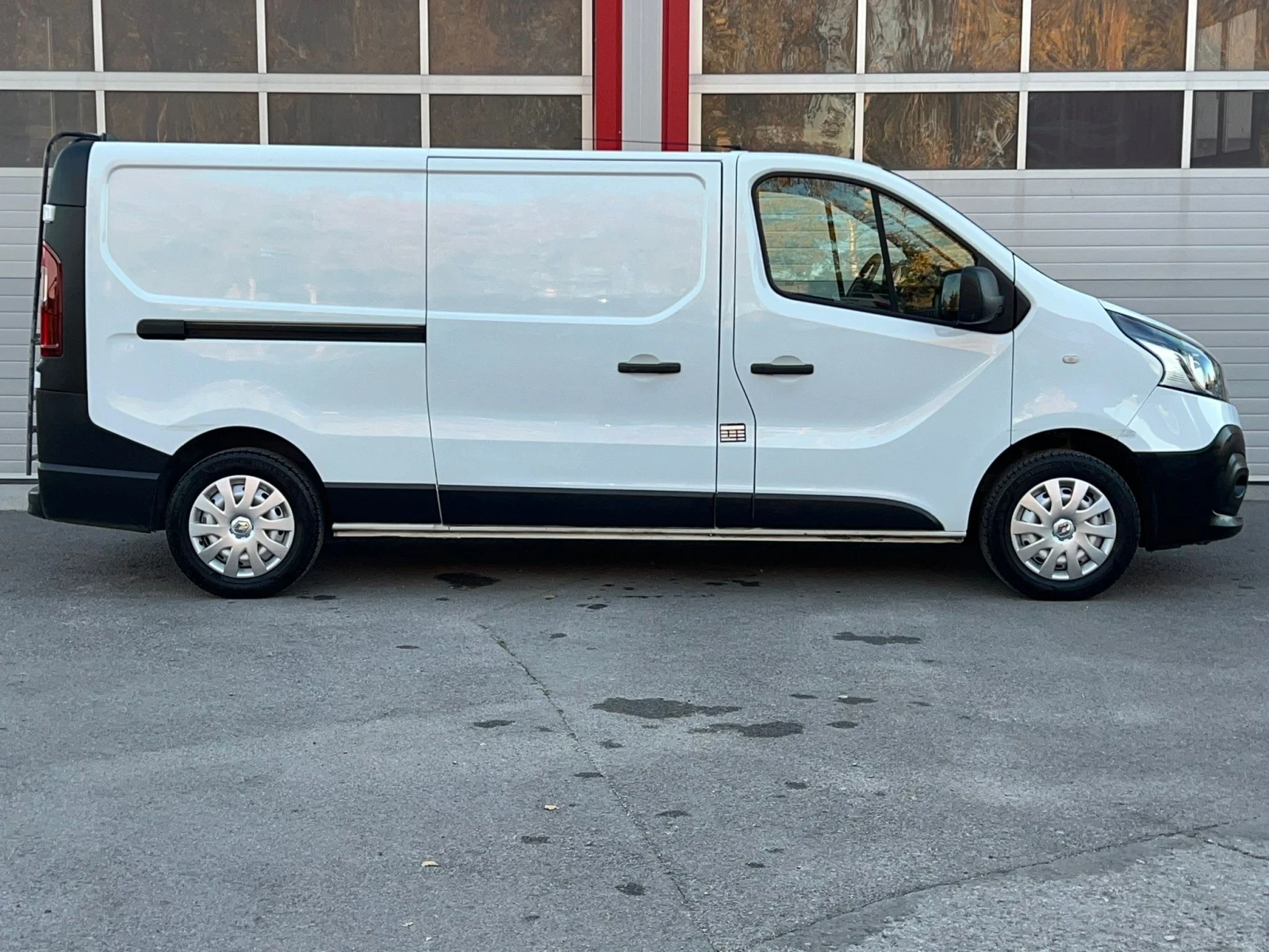 Renault Trafic 1.6DCI KLIMATIK 6-СКОРОСТИ EVRO 6B - изображение 7