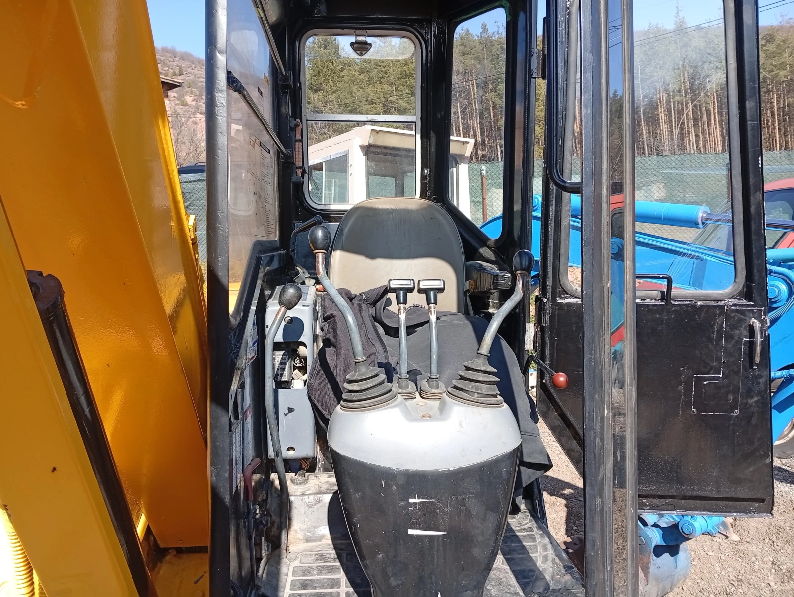 ����� Komatsu PC28UU2 | Mobile.bg � ����������� 11
