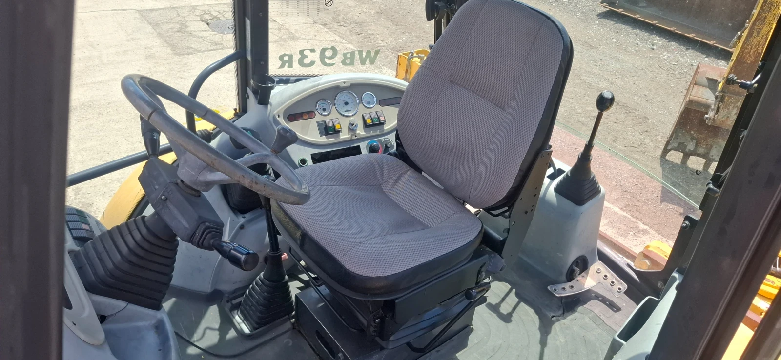 Багер Komatsu WB93R , снимка 5 - Индустриална техника - 54564784