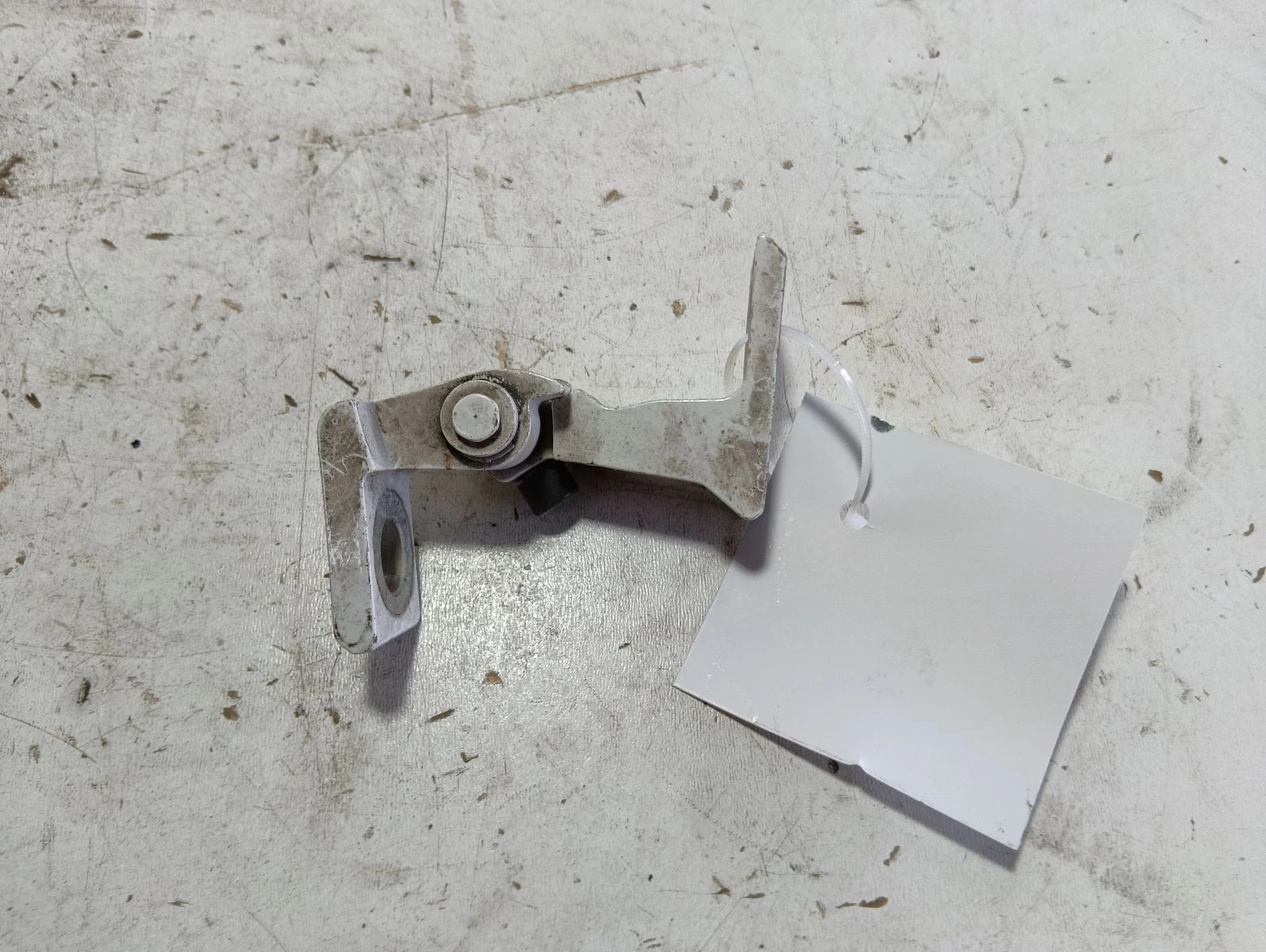 панта задна лява врата 8K0831401B Skoda Octavia