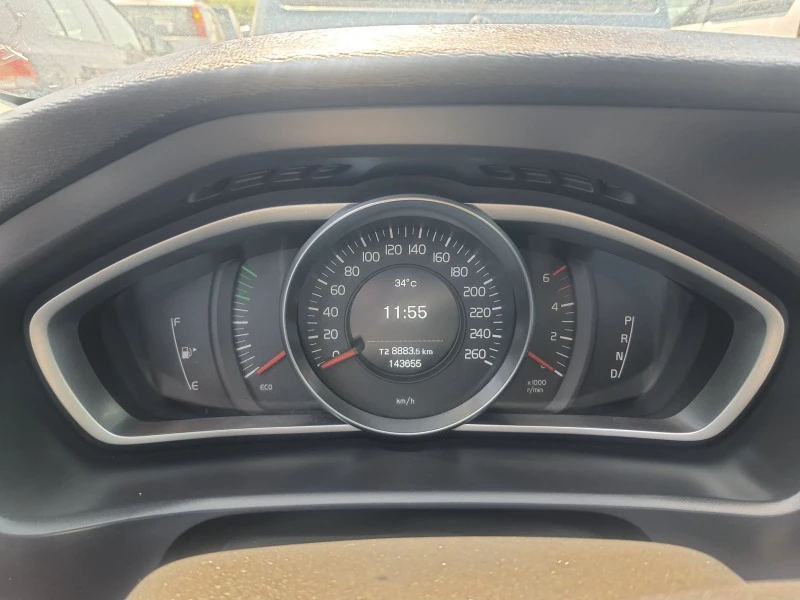 Volvo V40 1.6d, снимка 8 - Автомобили и джипове - 46353594