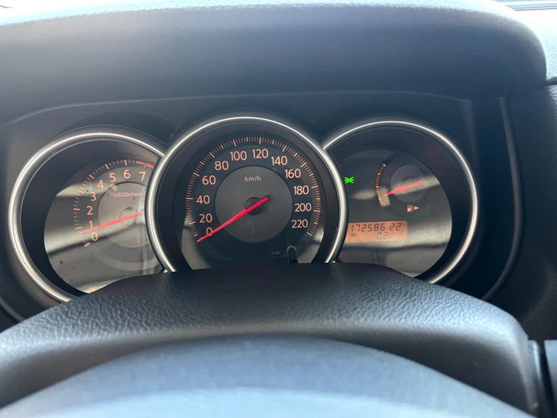 Nissan Tiida 1.6i AVTOMAT SWISS, снимка 12 - Автомобили и джипове - 51110830