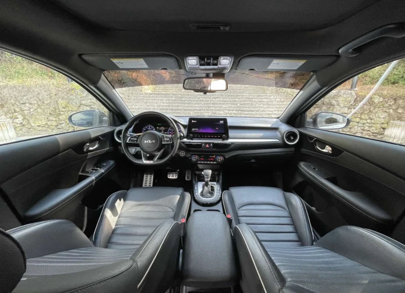 Kia Forte К3 GT-2.0 MPI фейслифт голяма навигация, дистроник, снимка 8 - Автомобили и джипове - 51693301