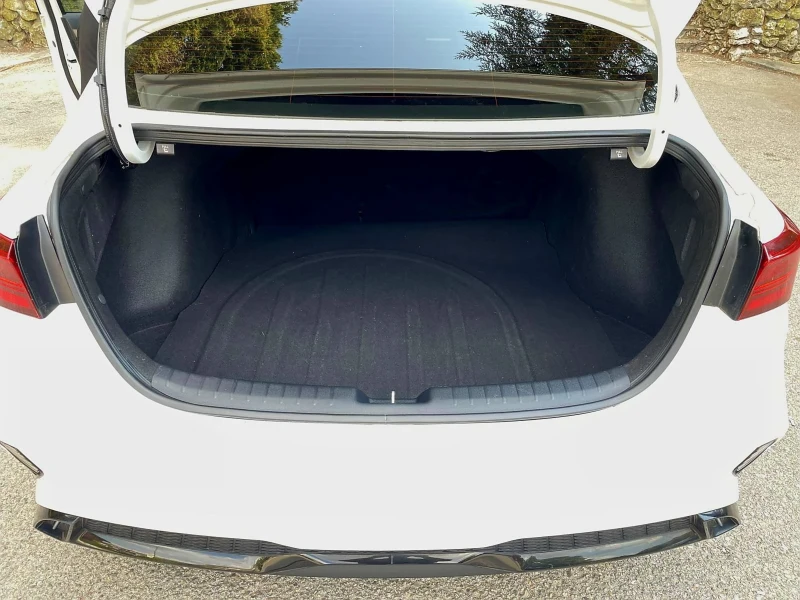 Kia Forte К3 GT-2.0 MPI фейслифт голяма навигация, дистроник, снимка 7 - Автомобили и джипове - 51693301