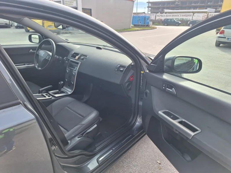 Volvo V50 2.0D, снимка 10 - Автомобили и джипове - 52724331